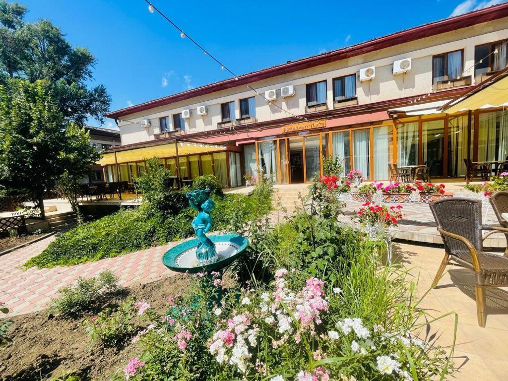 Hotel Turist Neptun Buitenkant foto