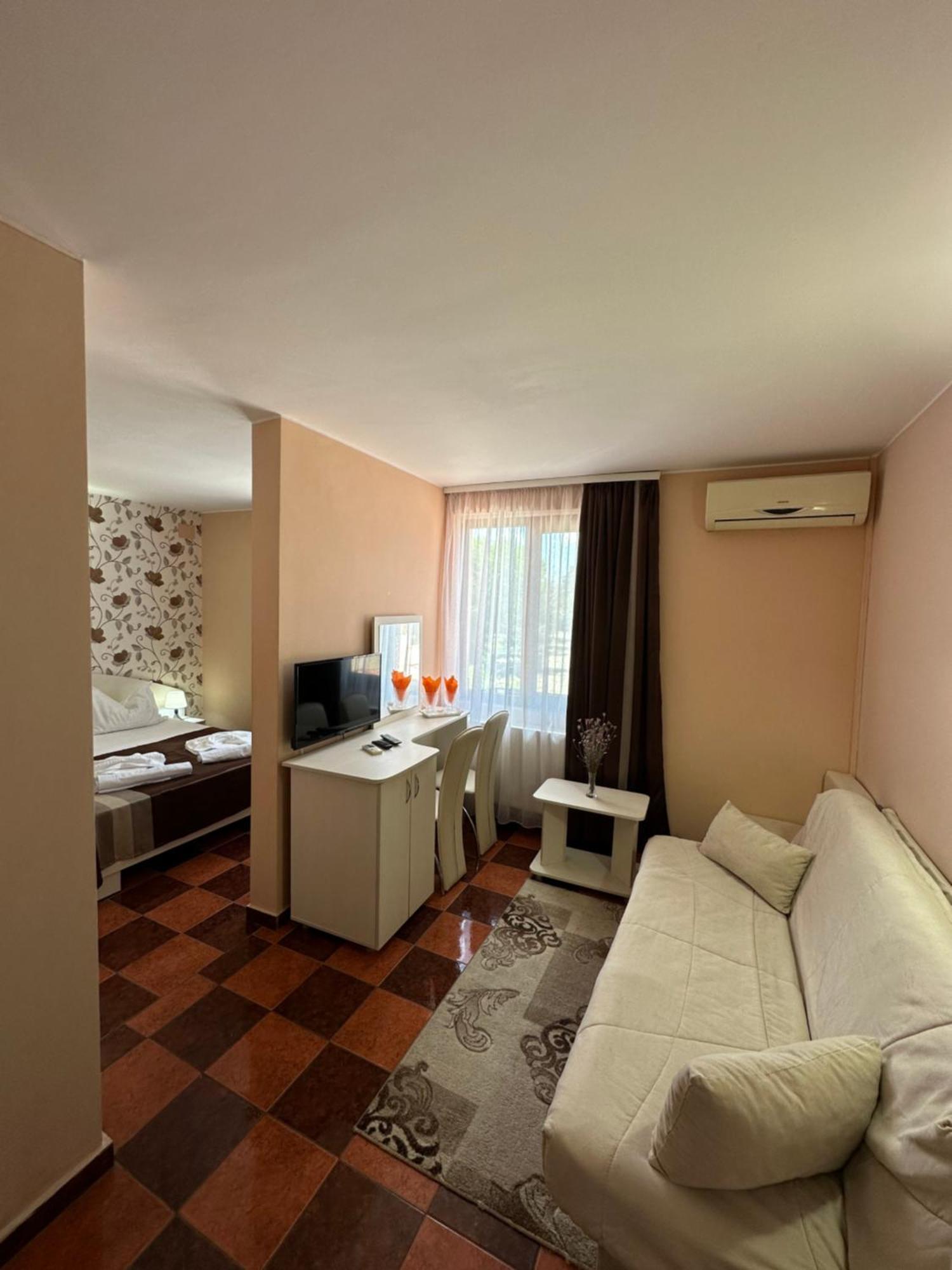 Hotel Turist Neptun Buitenkant foto
